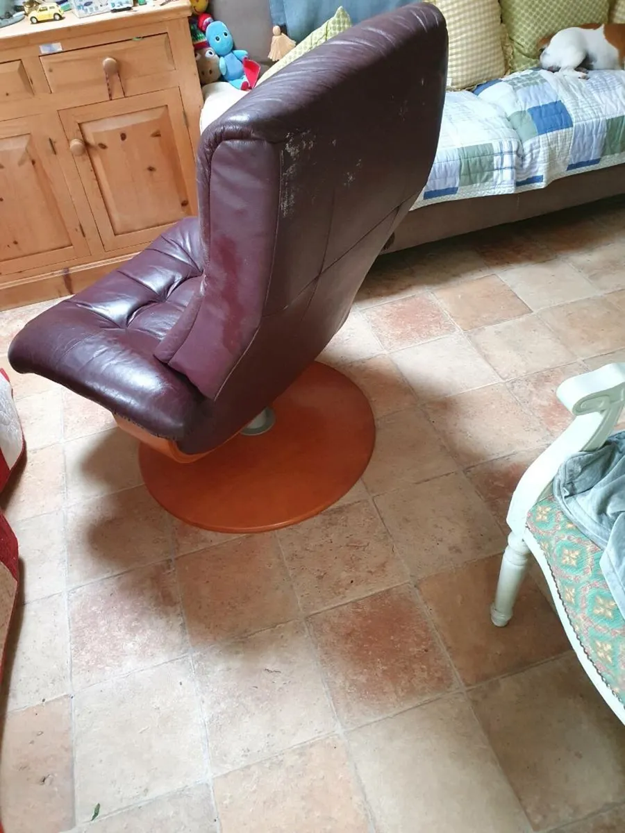 Mid centuary  leather swivel chair - Image 3