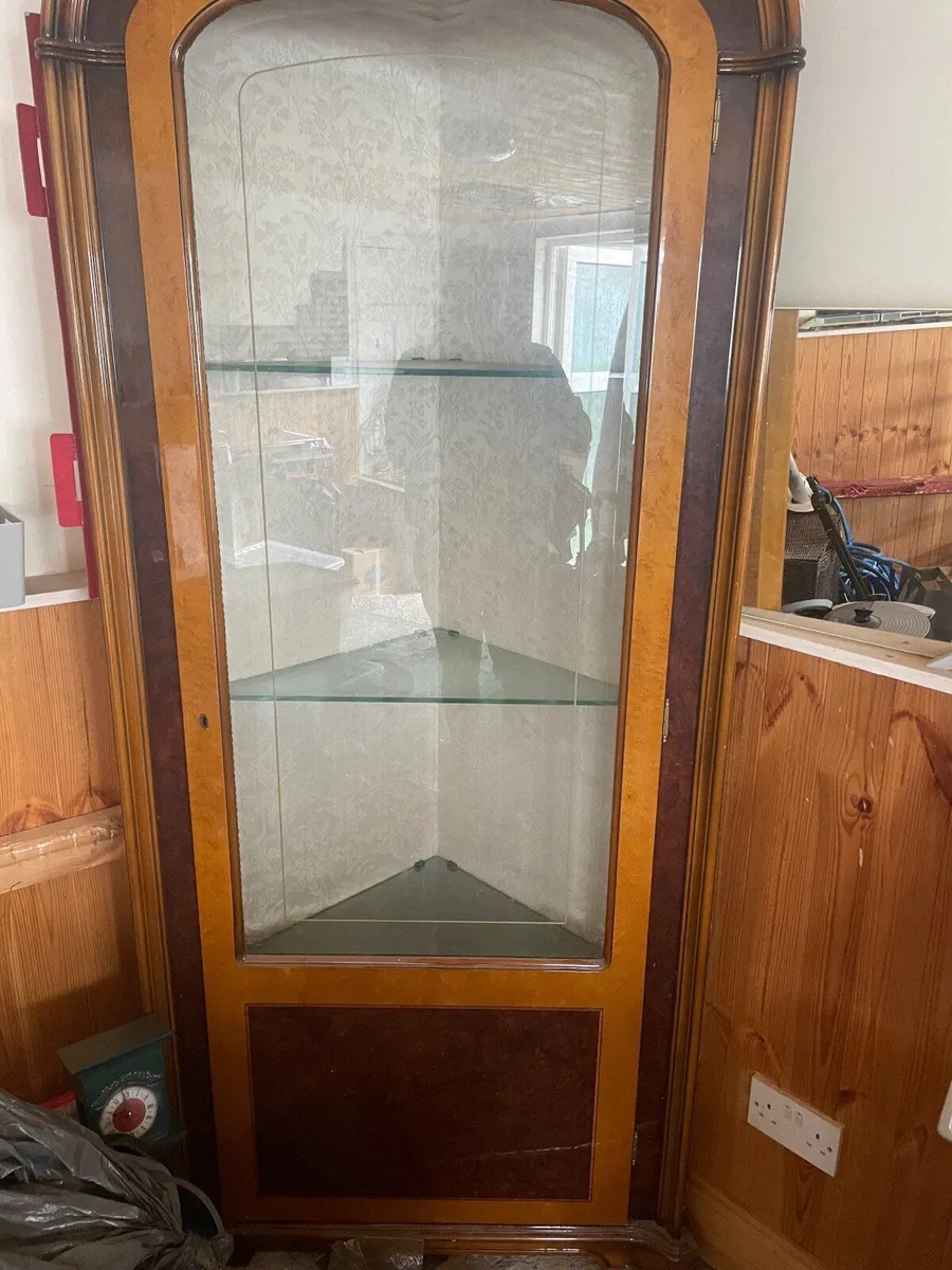 Corner glass unit/press - Image 1