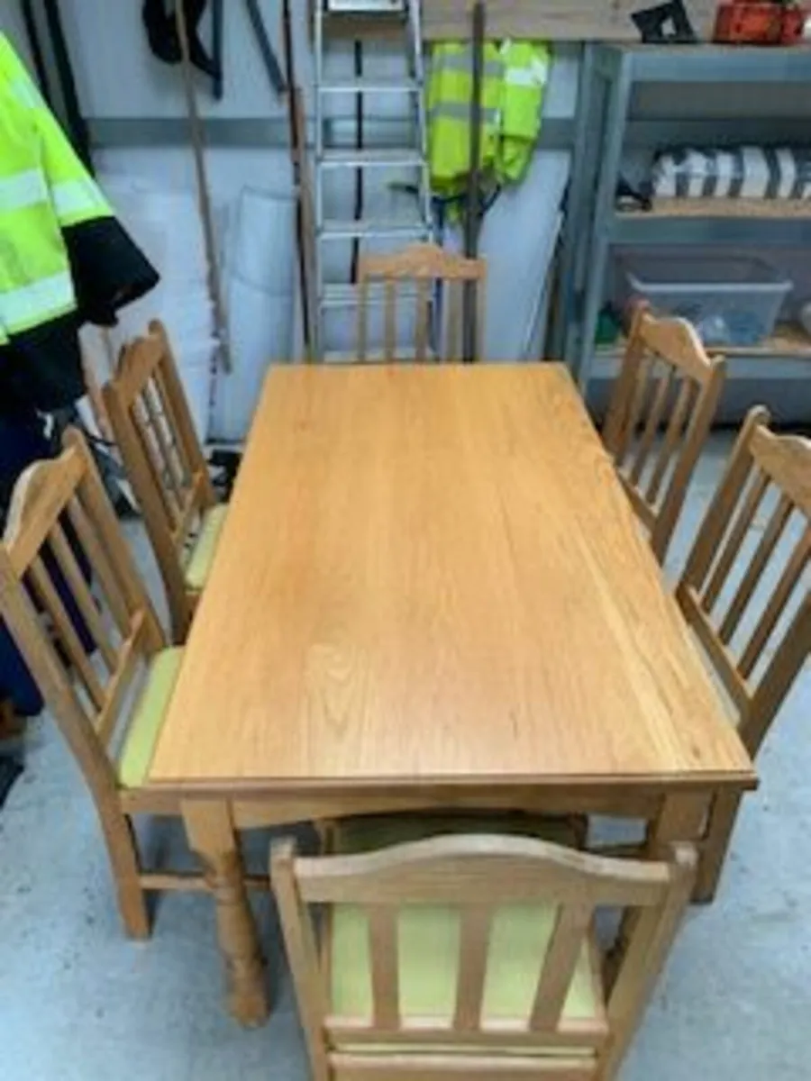 Solid Red Oak Table & 6 Chairs - Image 1