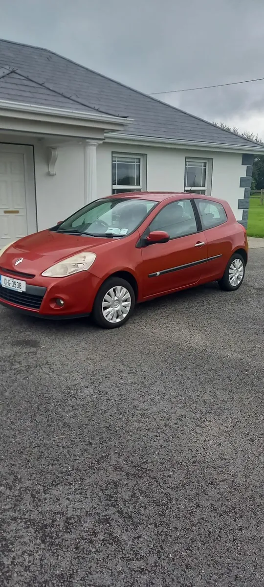 Renault Clio 2010 - Image 1