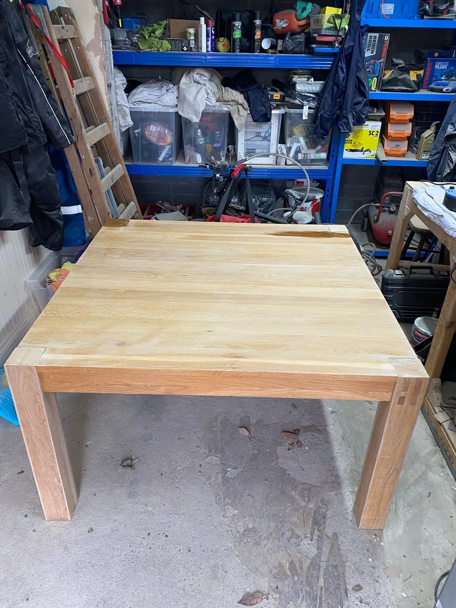 Solid oak table - Image 1