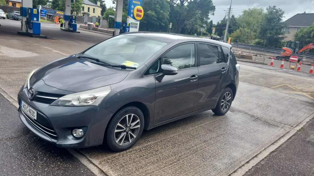 142 TOYOTA VERSO 7 seater - Image 2