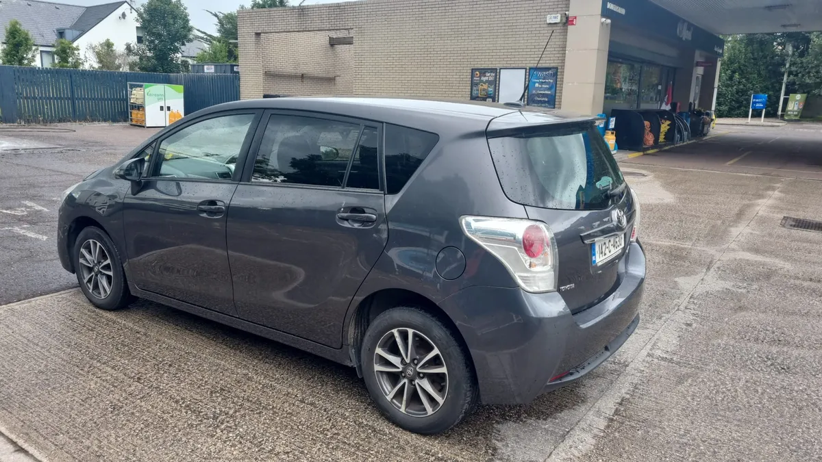142 TOYOTA VERSO 7 seater - Image 3