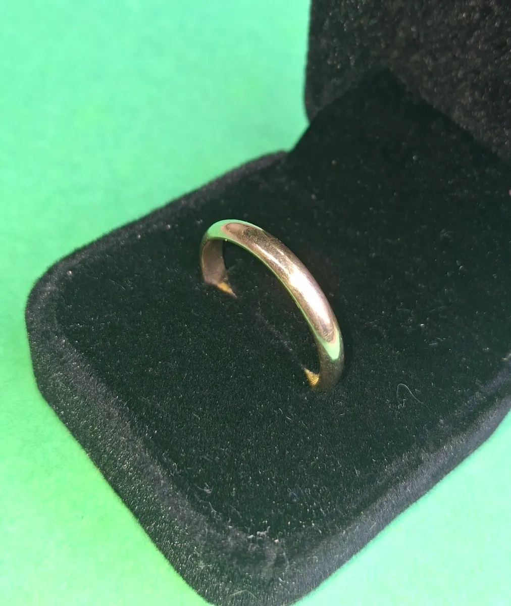 Gold Wedding Ring 8K - Image 1