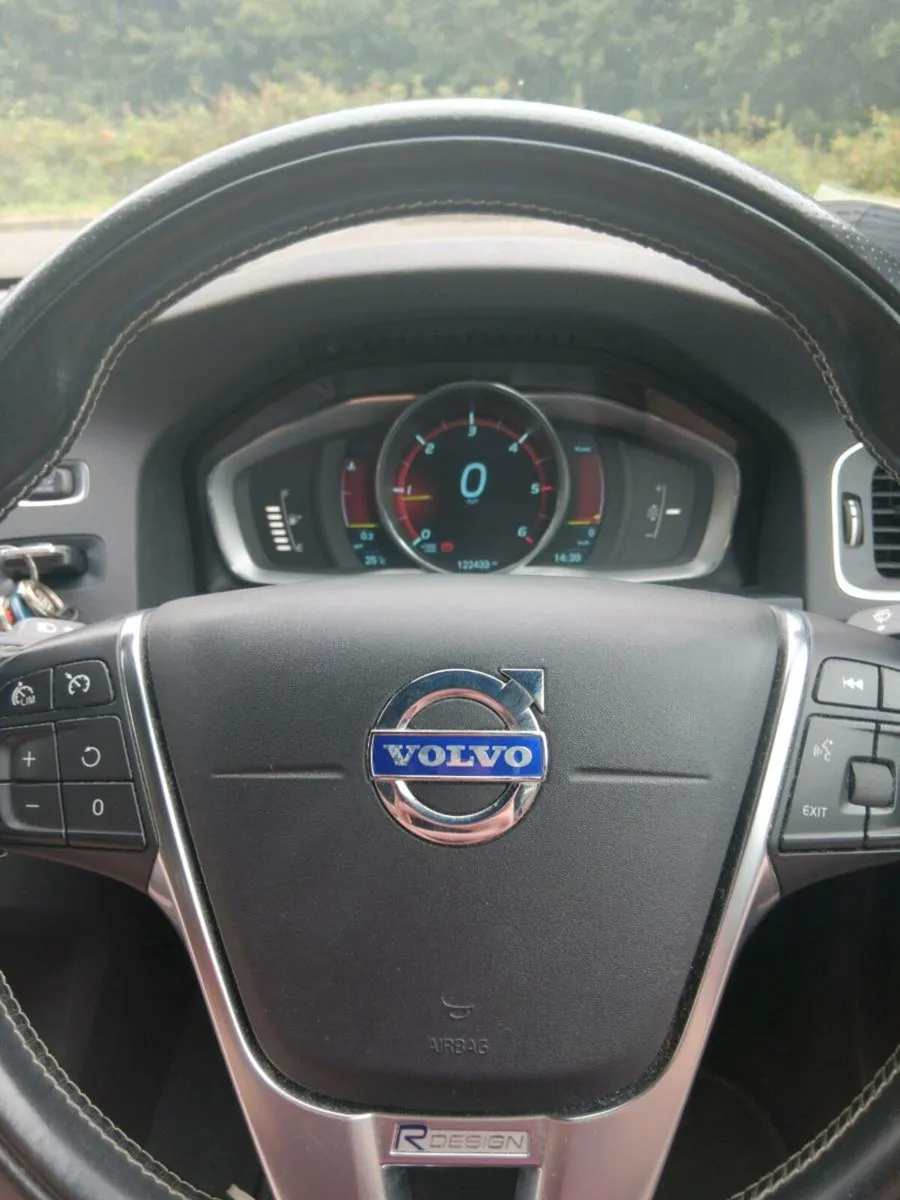 Volvo S60 2.0L R Design 181BHP - Image 4
