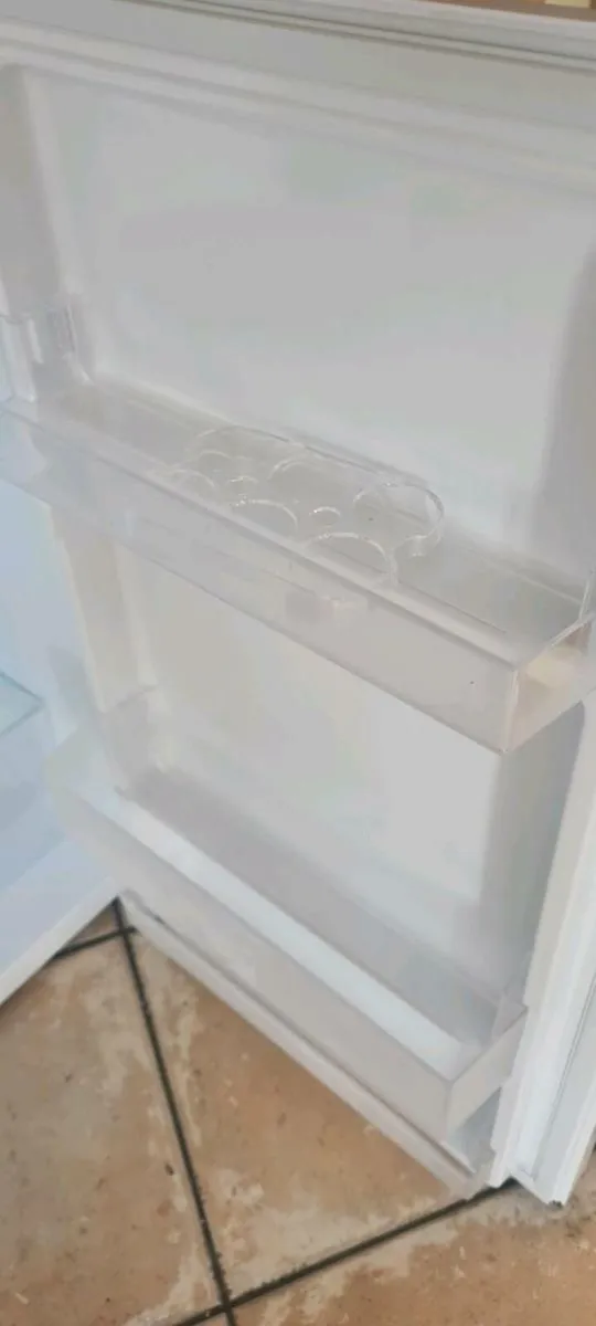 Undercounter fridge - Image 2