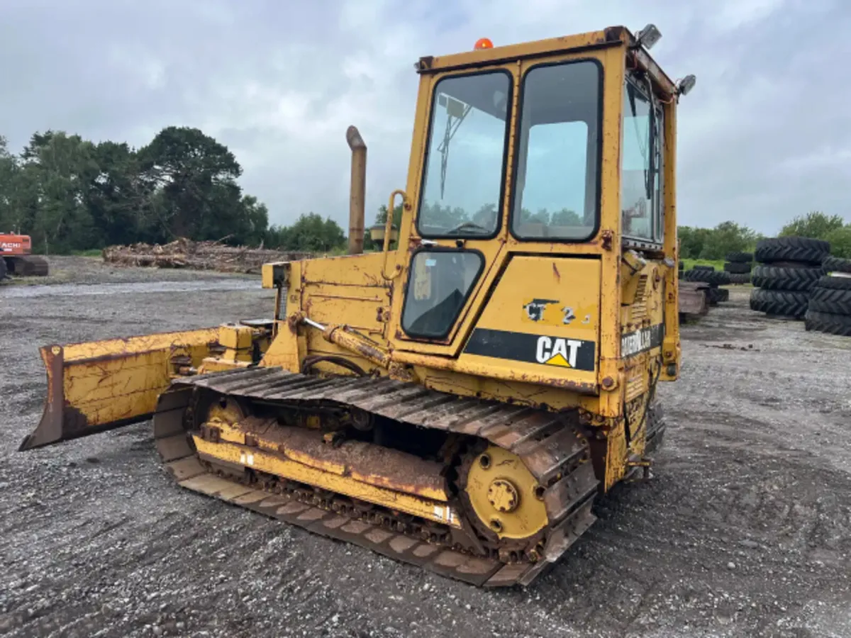 1984 Caterpillar D3C Series 2 Dozer For Auction - Image 4