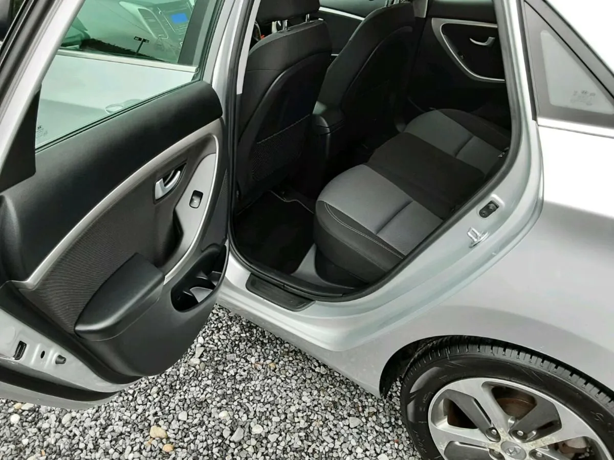 Hyundai i30 1.6 diesel automatic - Image 4