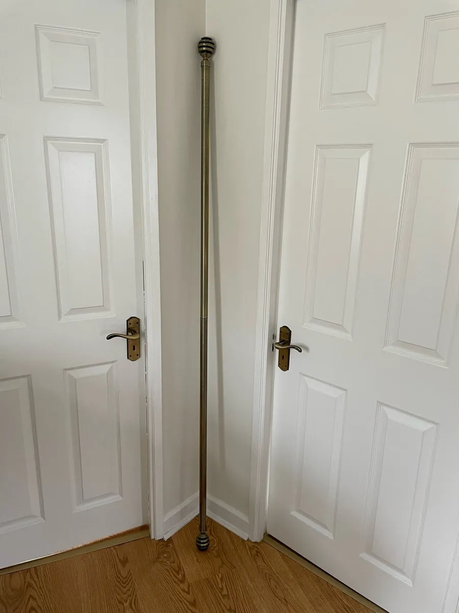 Curtain pole