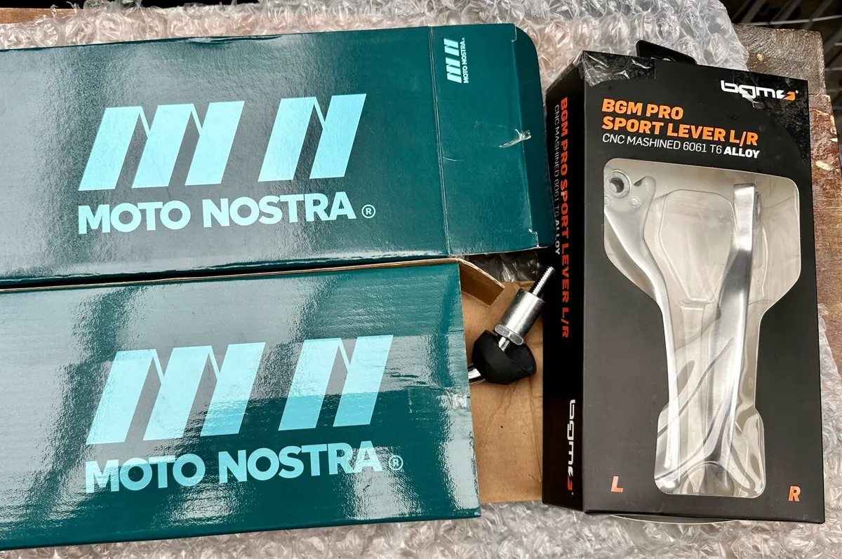 Vespa GTS 300 Super, Exhaust, parts/ accessories - Image 4