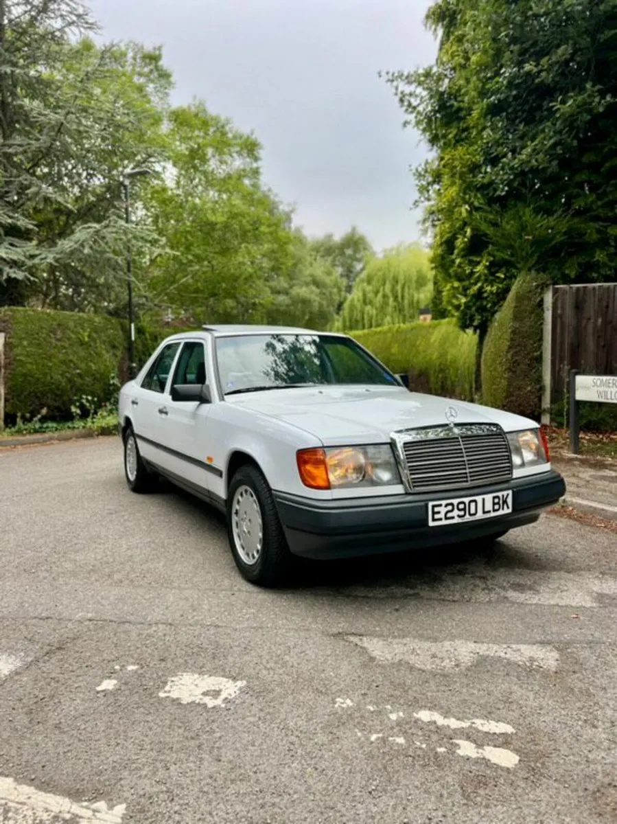 1988 Mercedes-Benz E-Class 260E Collectors Example