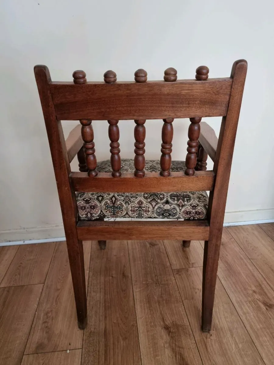 Wooden chair - Image 2