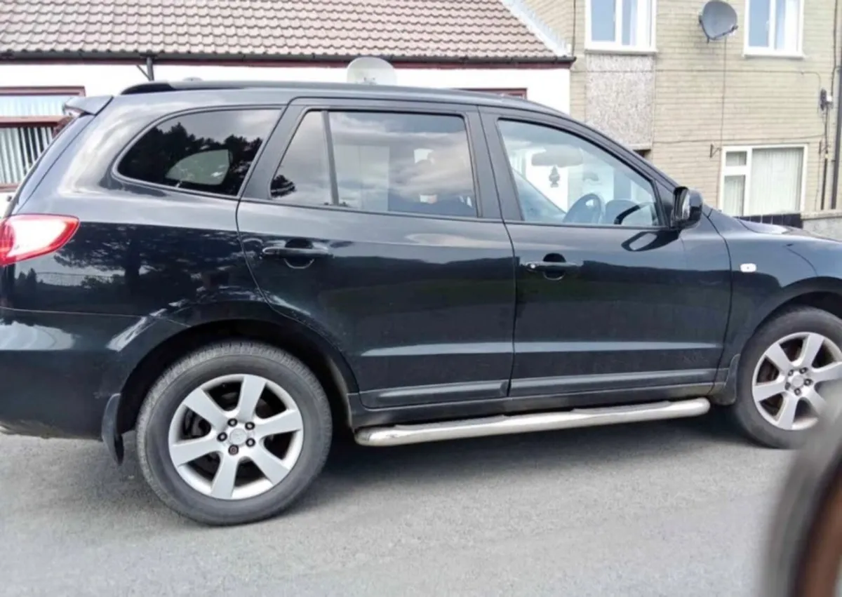 Hyundai Santa Fe 2009 - Image 1
