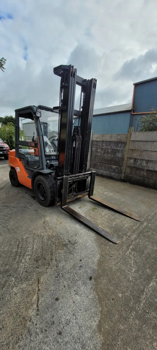 Toyota forklift 3 ton - Image 2
