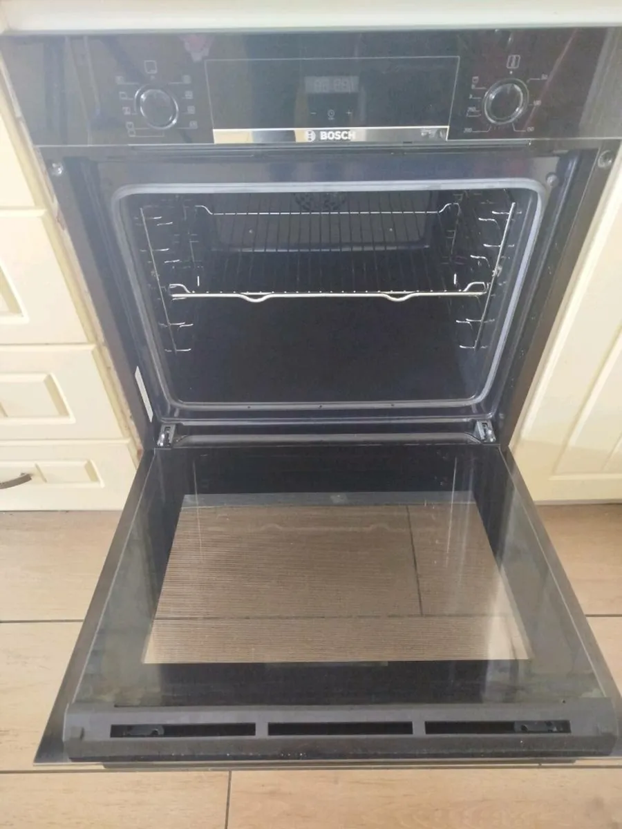 Bosch black oven - Image 1