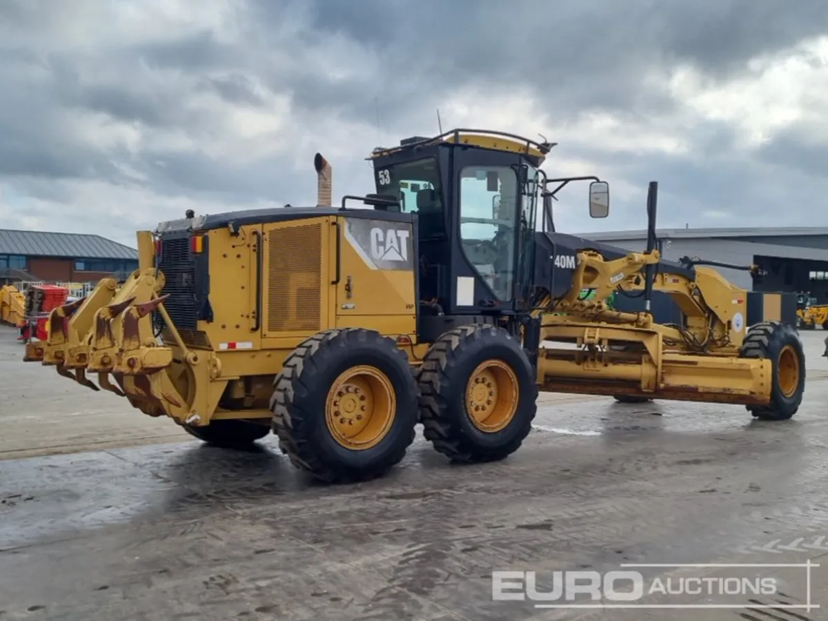 2011 CAT 140M - Image 2