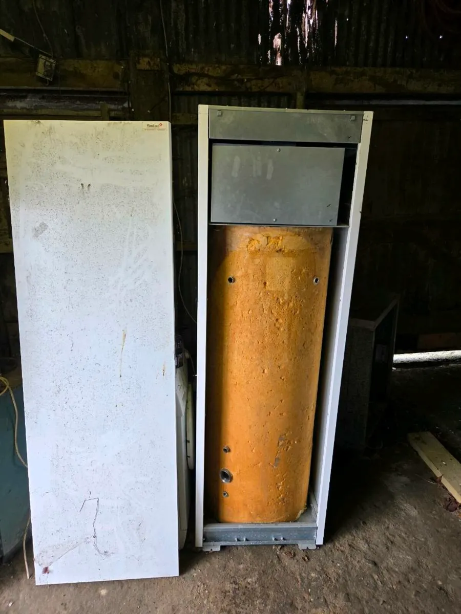 230l hot water cylinder - Image 1