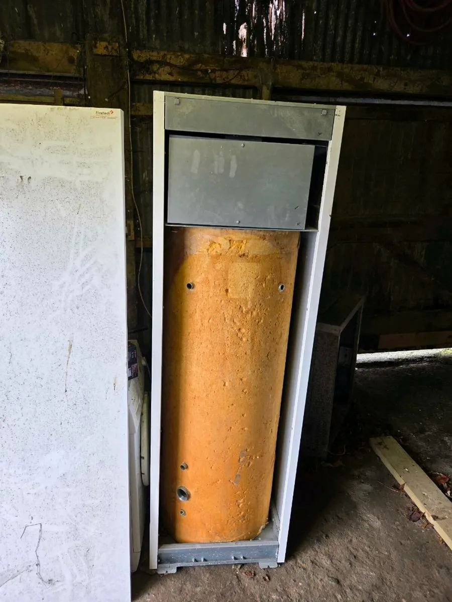 230l hot water cylinder - Image 4