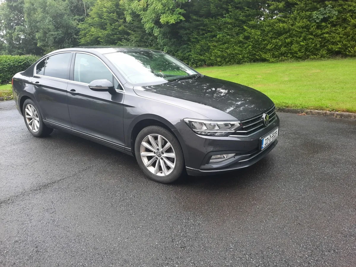 Volkswagen Passat 2022 - Image 2