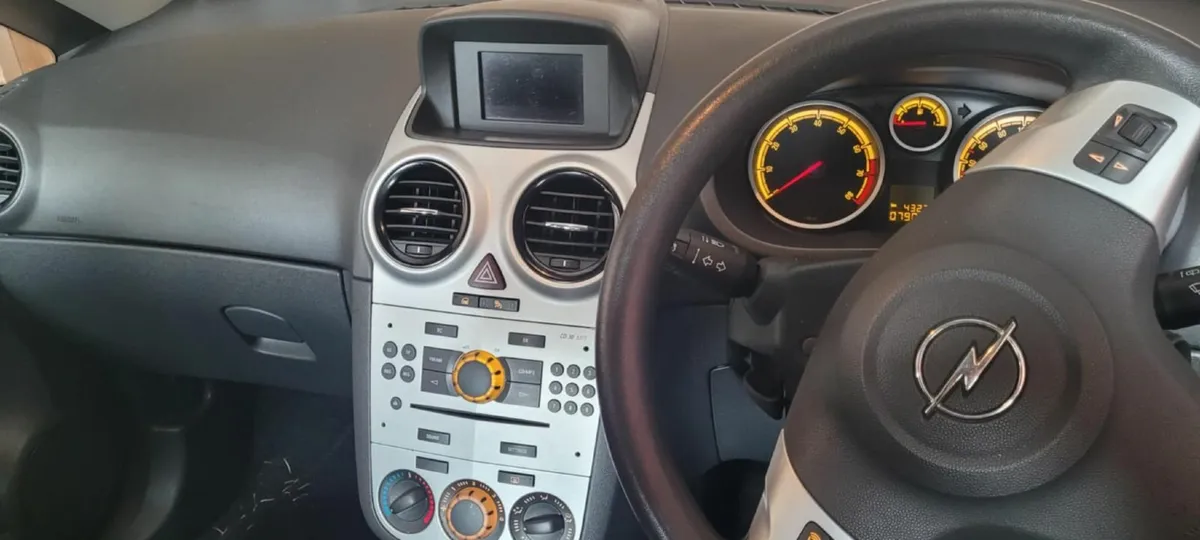 Opel Corsa 2011 - Image 4