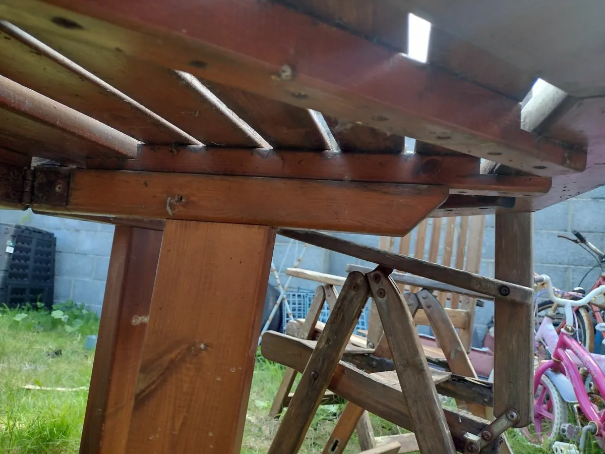 Large heavy teak garden table - Image 3