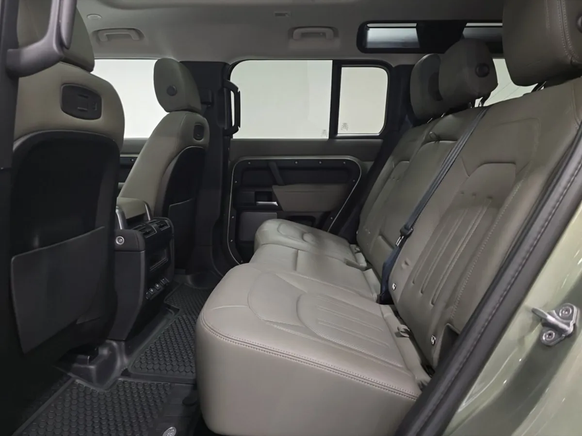 Land Rover Defender Diesel Estate S - Image 4