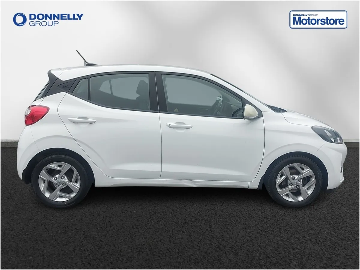 Hyundai i10 Hatchback SE Connect - Image 3
