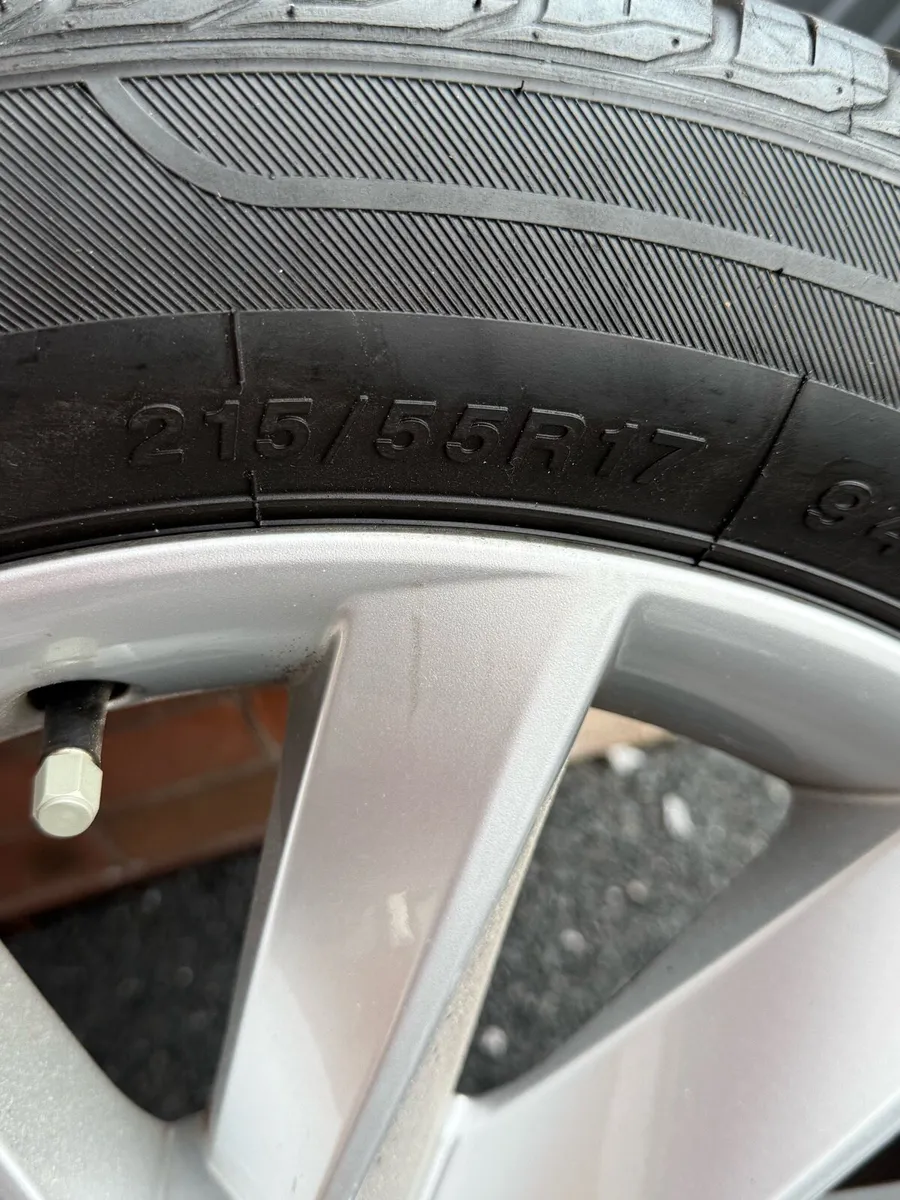 A single alloy with tyre - Image 2