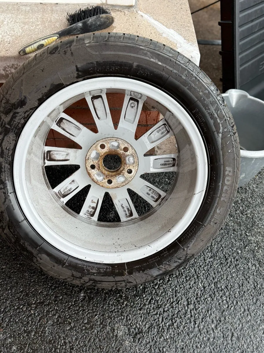 A single alloy with tyre - Image 4