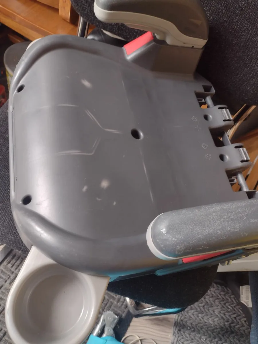 Britax Booster seat with cup holders - Image 3