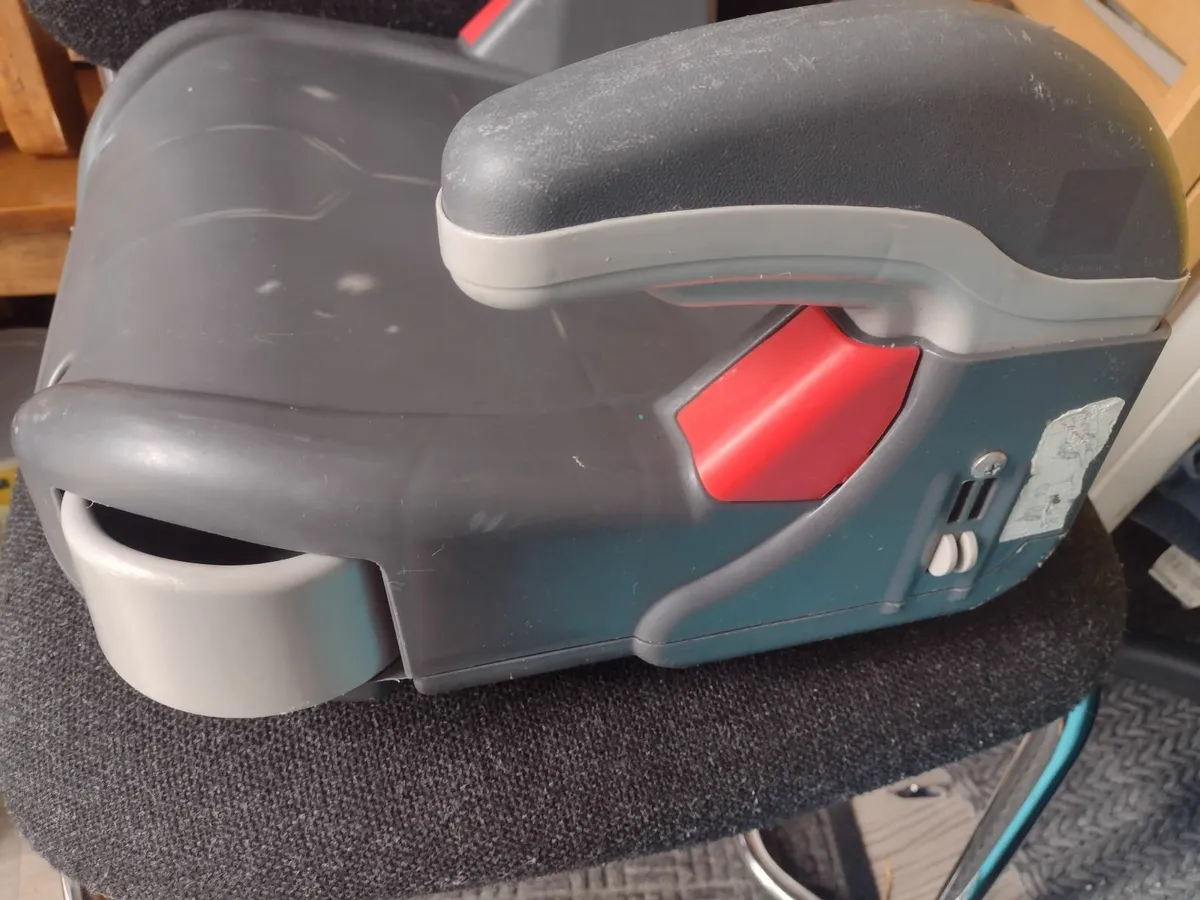 Britax Booster seat with cup holders - Image 2