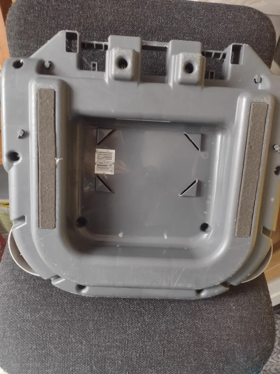 Britax Booster seat with cup holders - Image 4