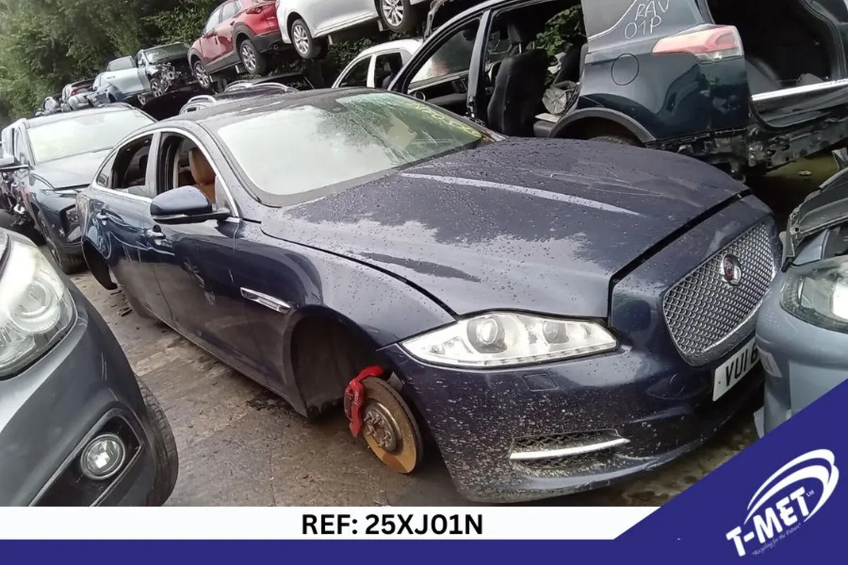 2010 JAGUAR XJ BREAKING FOR PARTS - Image 1