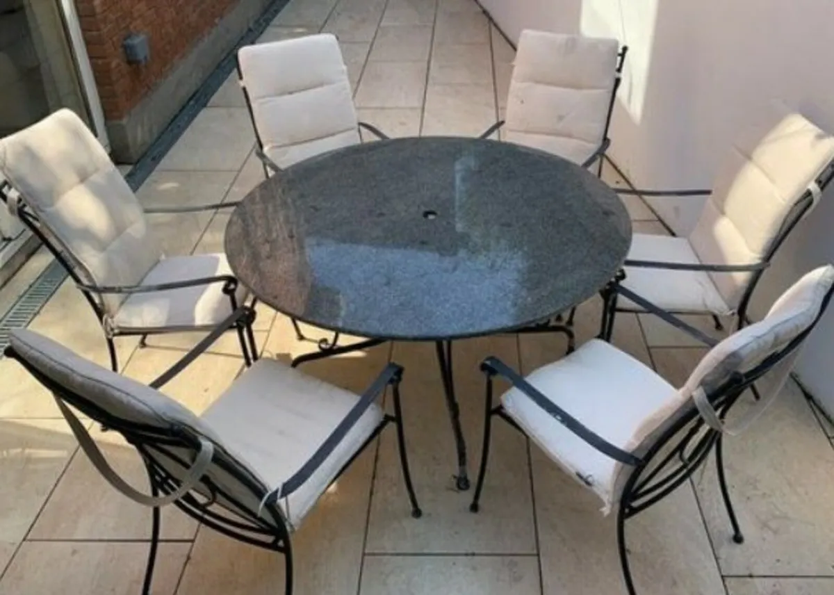 Neptune garden table and chairs
