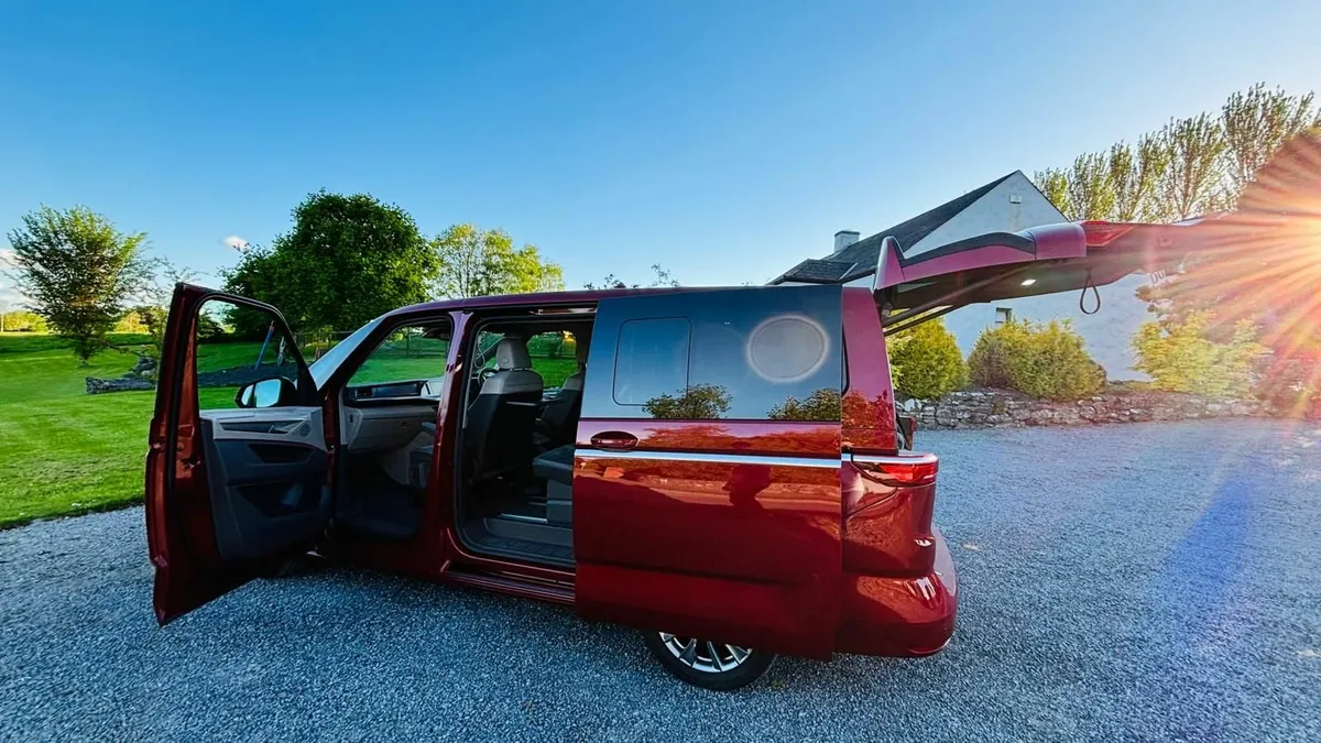 Volkswagen Multivan 2022 - Image 4