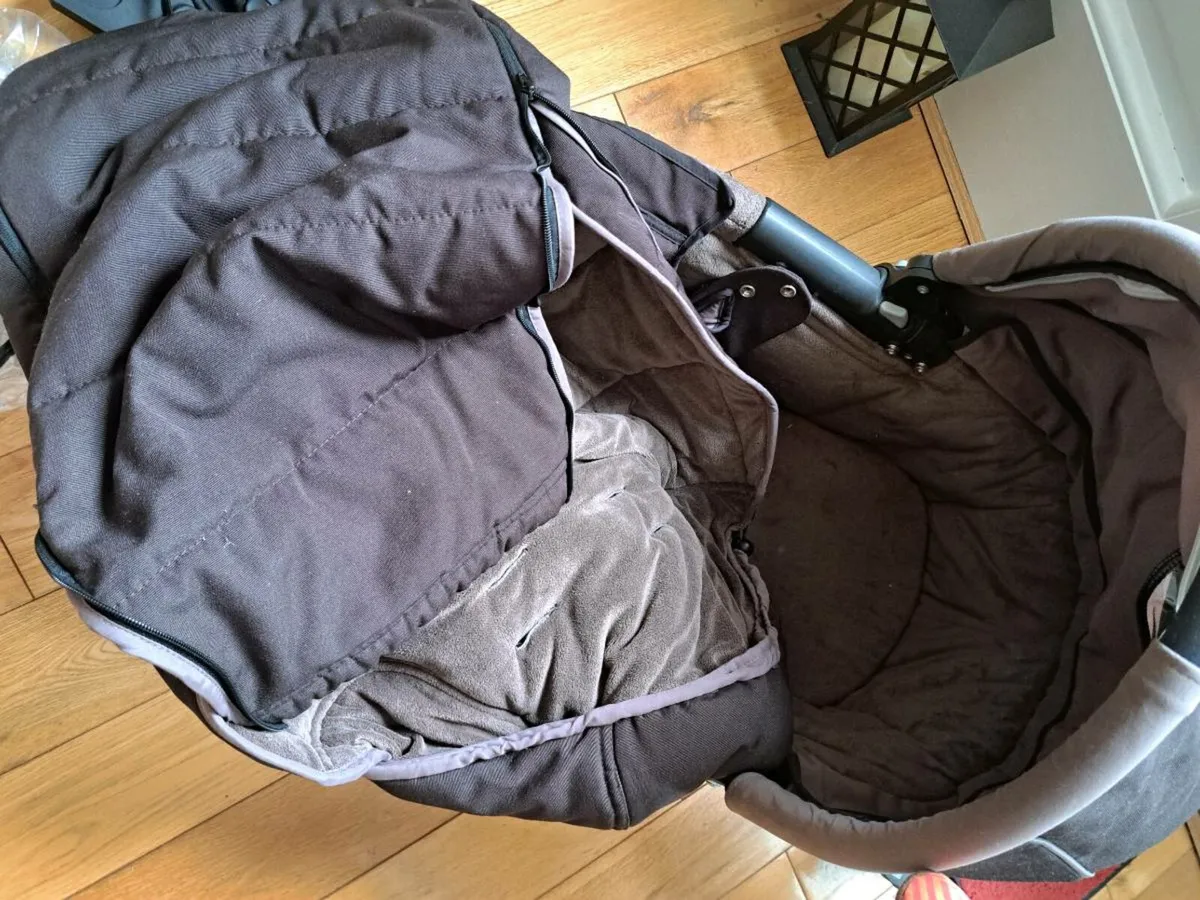 Quinny 3 in 1 baby travel system - Image 4