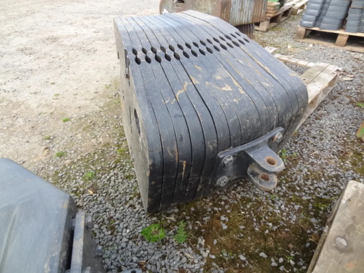 New Holland Tractor Fan Weights 100kg slices - Image 3