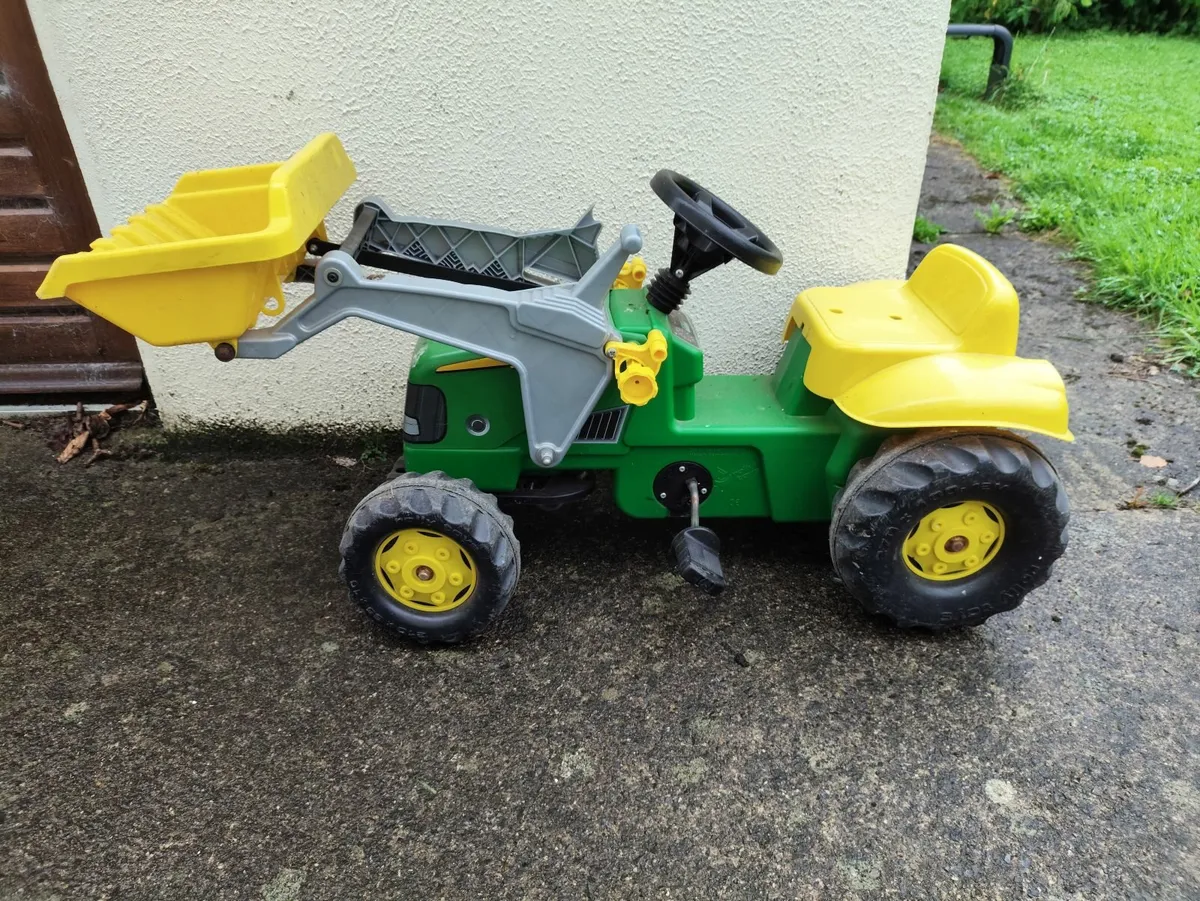 Toy tractor