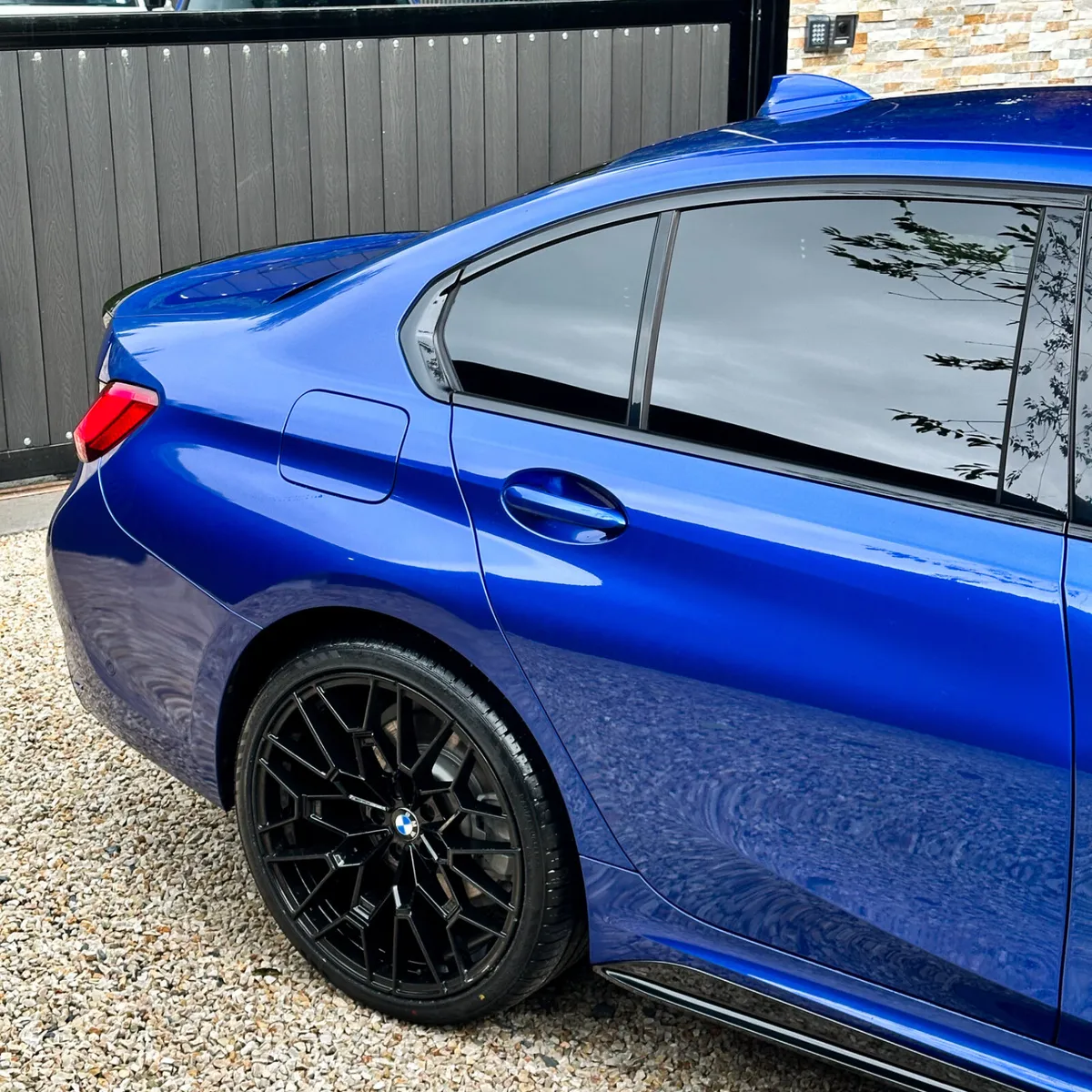 2021 (211)  BMW 330e M-SPORT  290BHP - Image 3