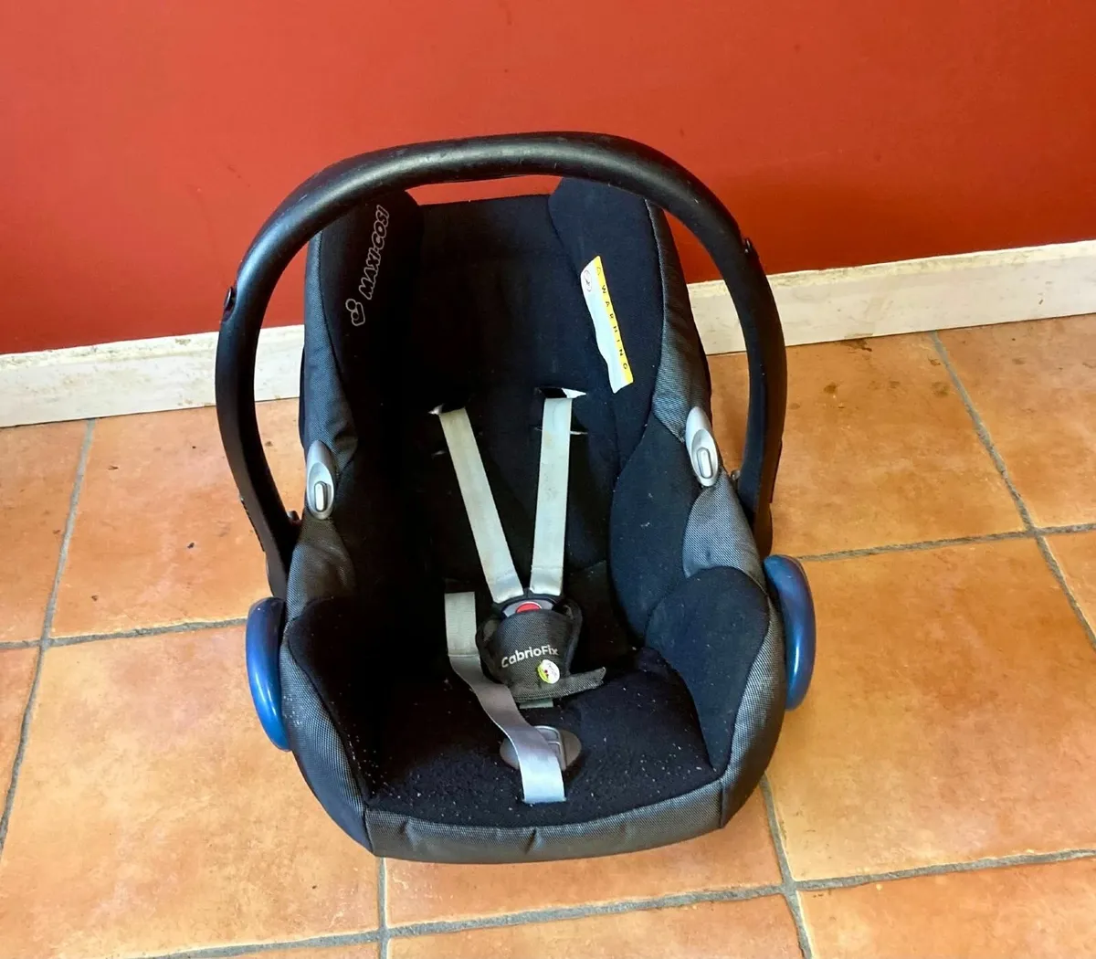 Maxi-Cosi Infant Car Seat – Excellent Condition - Image 1