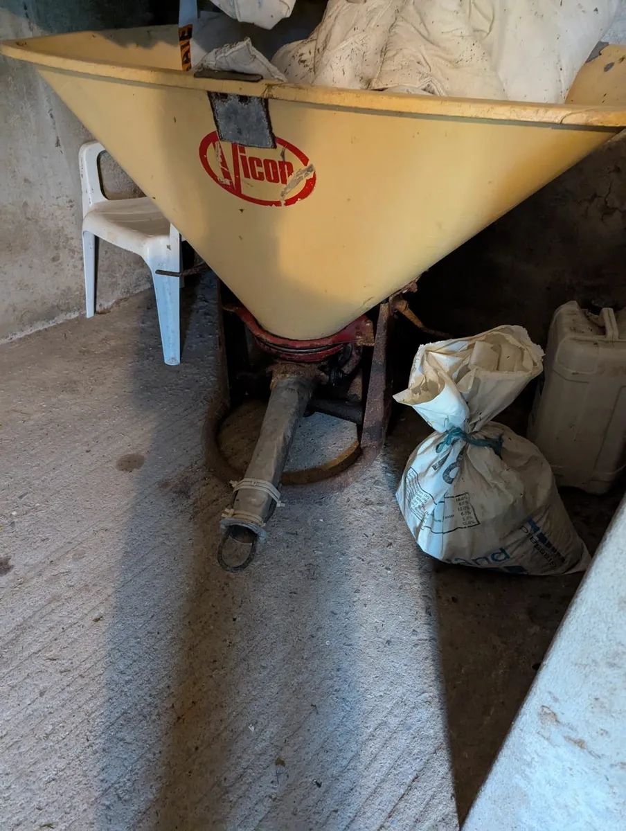 Vicon Fertiliser Spreader - Image 2