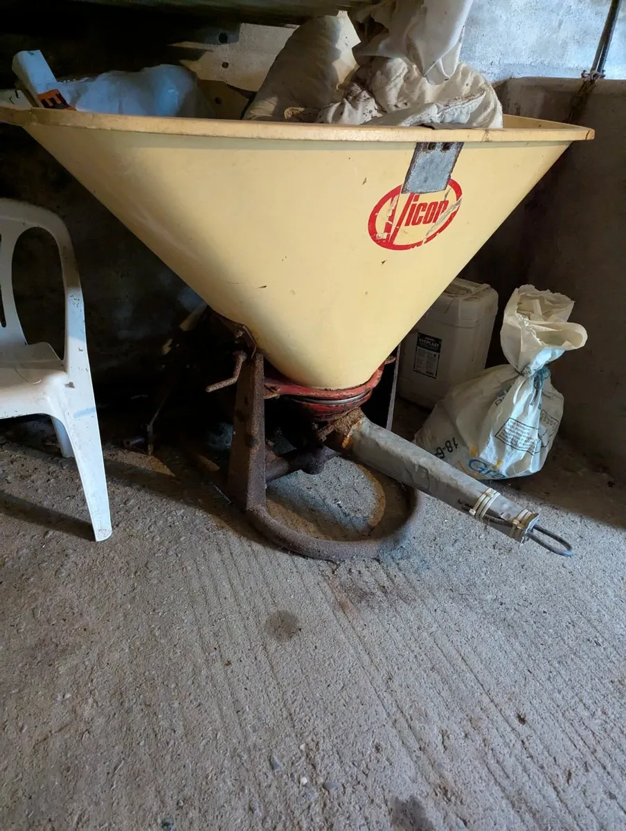 Vicon Fertiliser Spreader - Image 3