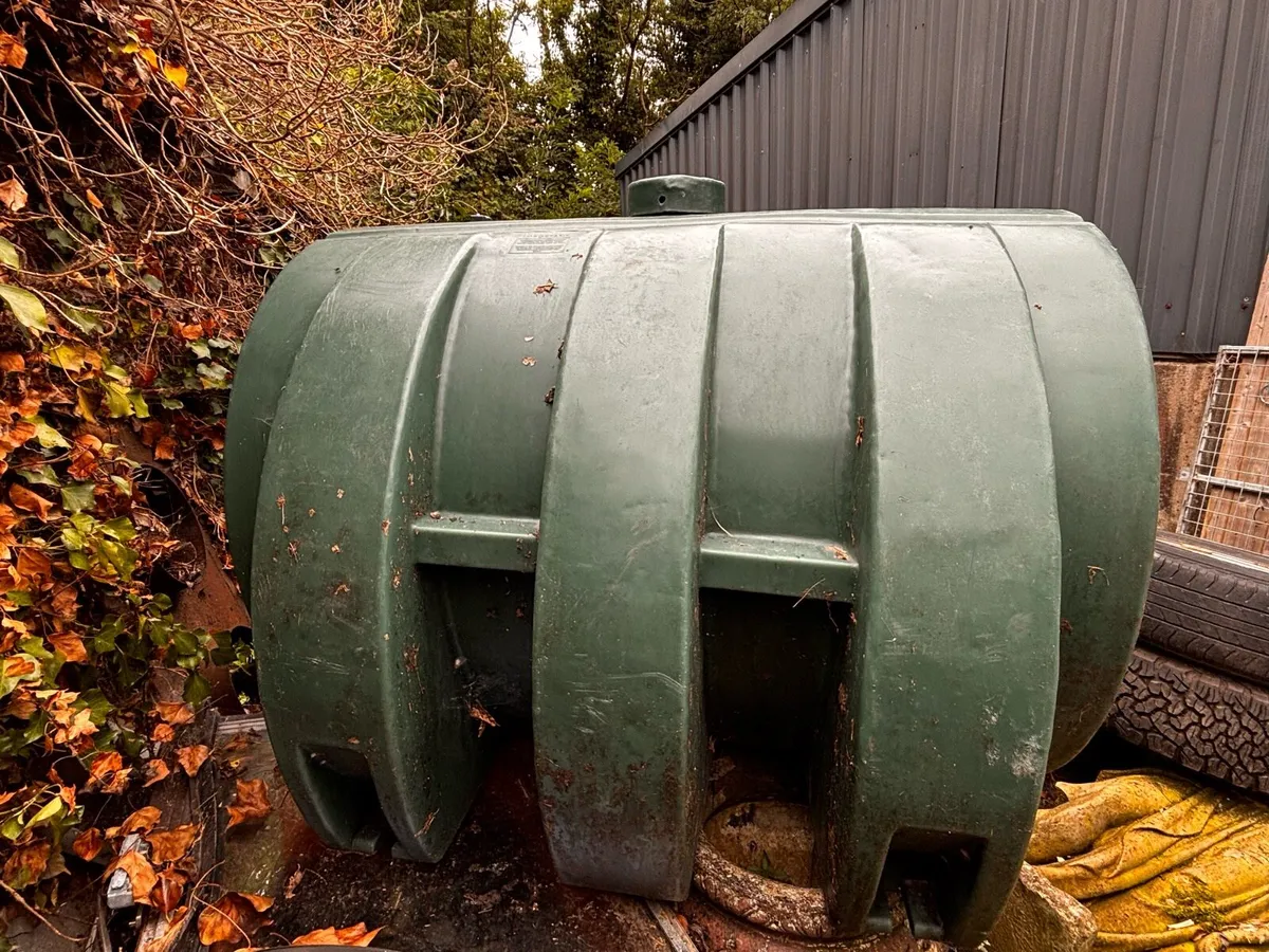 Oil tank - Image 1