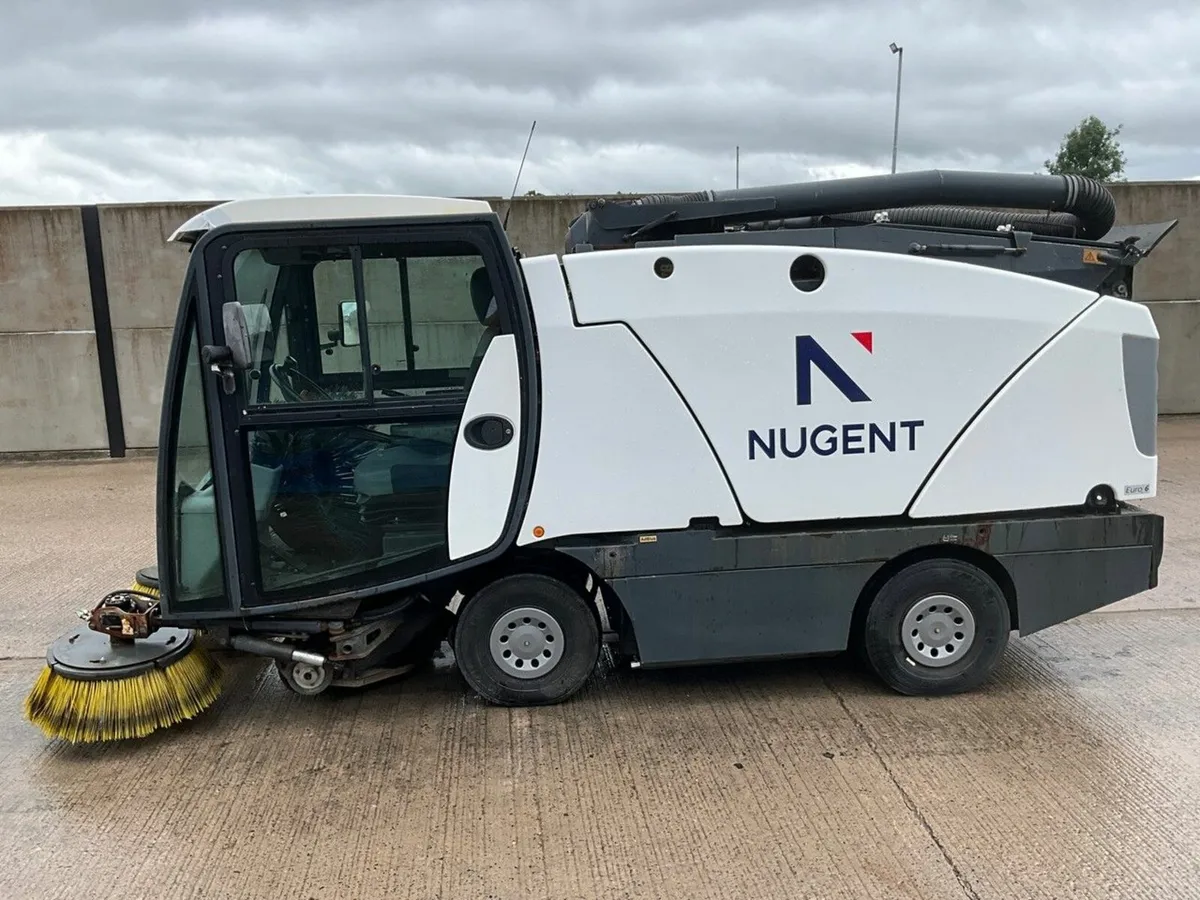 JOHNSTON 4 TON DIESEL ROAD SWEEPER - Image 3