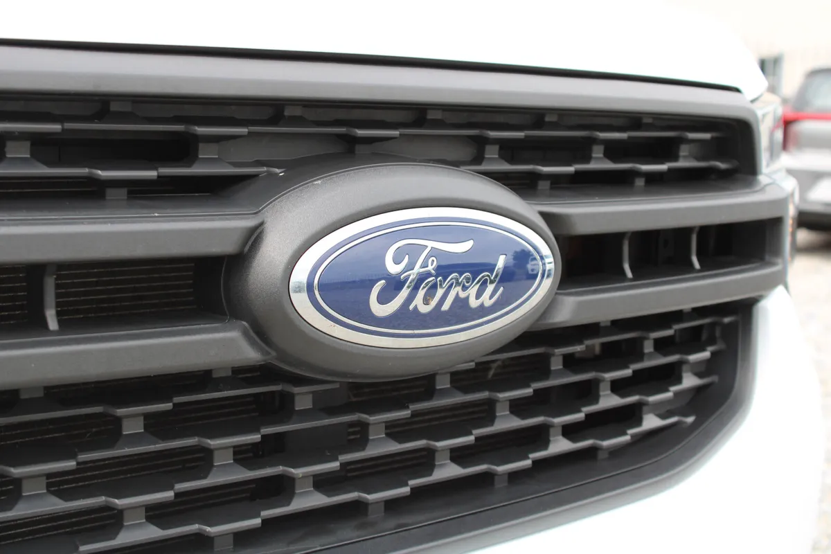 Ford Ranger 2.0 XLT ECOBLUE 4X4*Crew Cab + Canopy* - Image 2