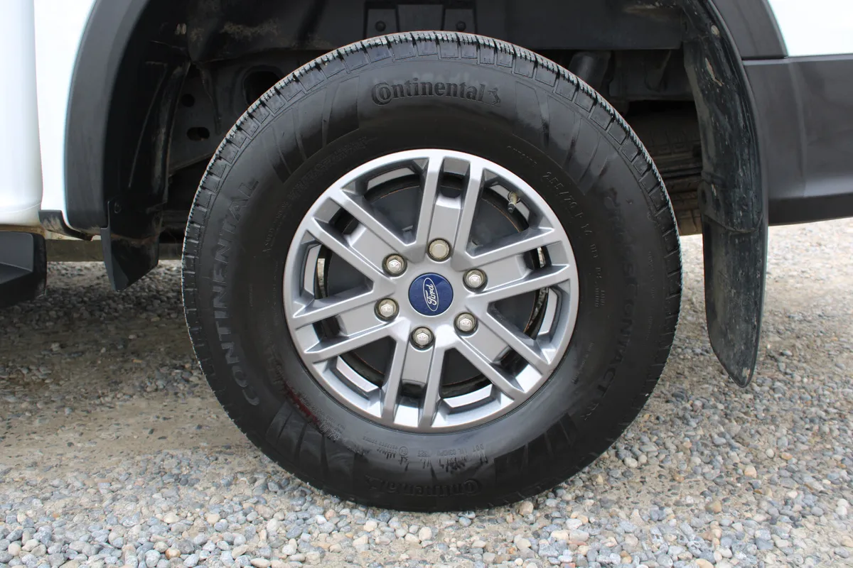 Ford Ranger 2.0 XLT ECOBLUE 4X4*Crew Cab + Canopy* - Image 3