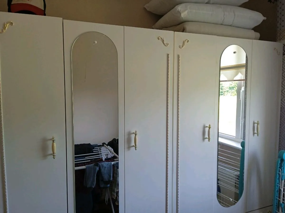 2 wardrobes +1 dressing table - Image 1