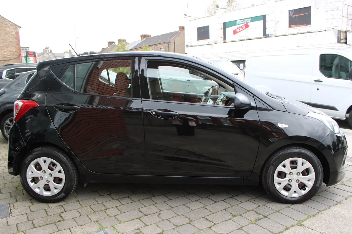 Hyundai i10 1.0 CLASSIC 2015 - Image 3