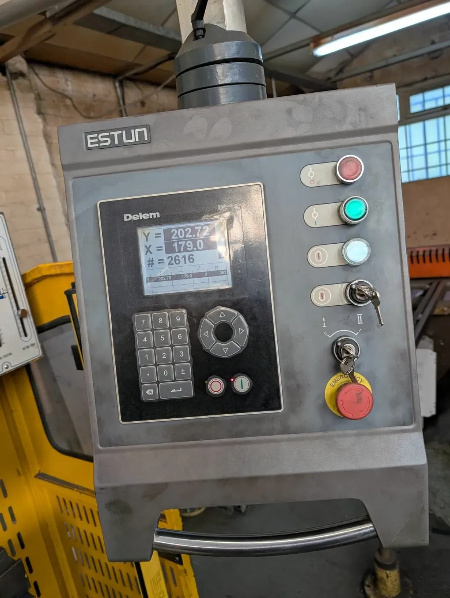 Mantech 80 ton 2500mm Press Brake - Image 2