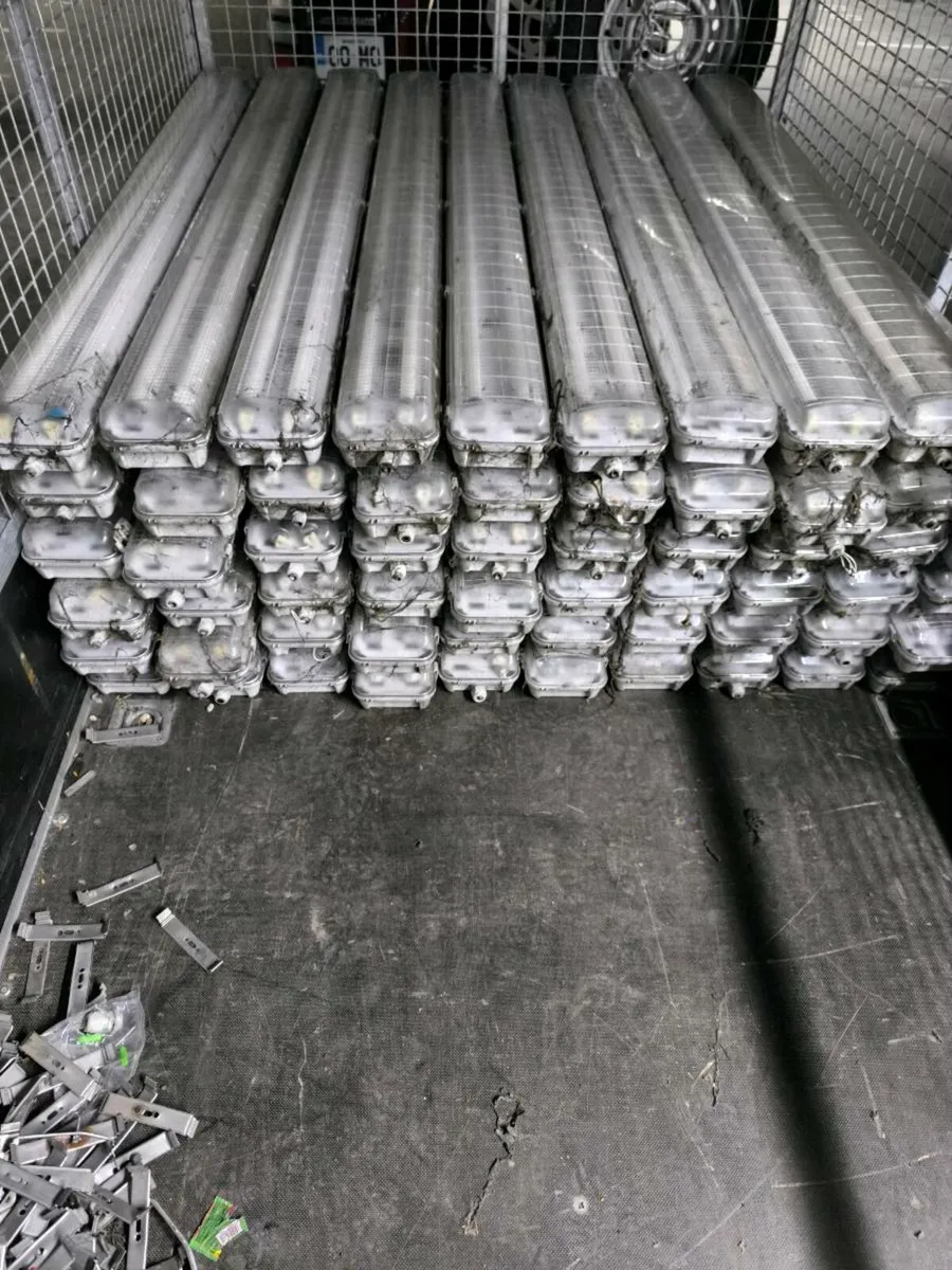 50 fluorescent light s - Image 1